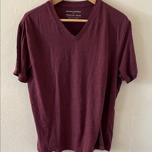 Banana Republic Men's Deep Red V-Neck Tee